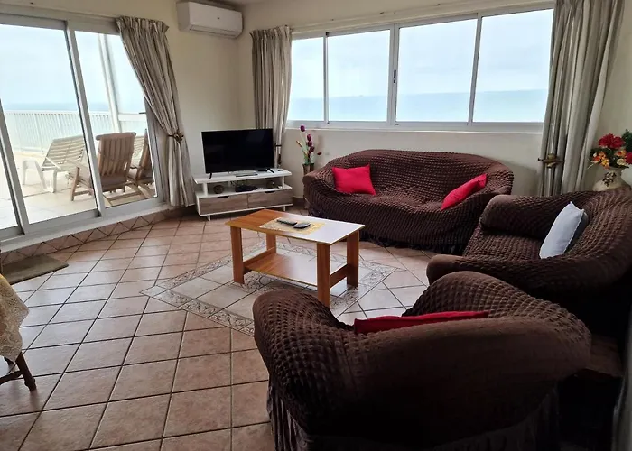 Superb Seaview @ 3Br Camarque Apt Umdloti Beach!