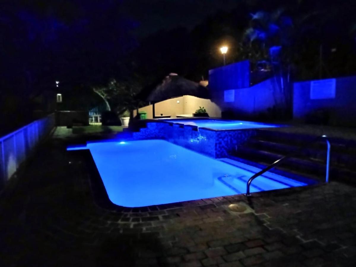 Apartment Superb Seaview @ 3br Camarque Beach! Umdloti